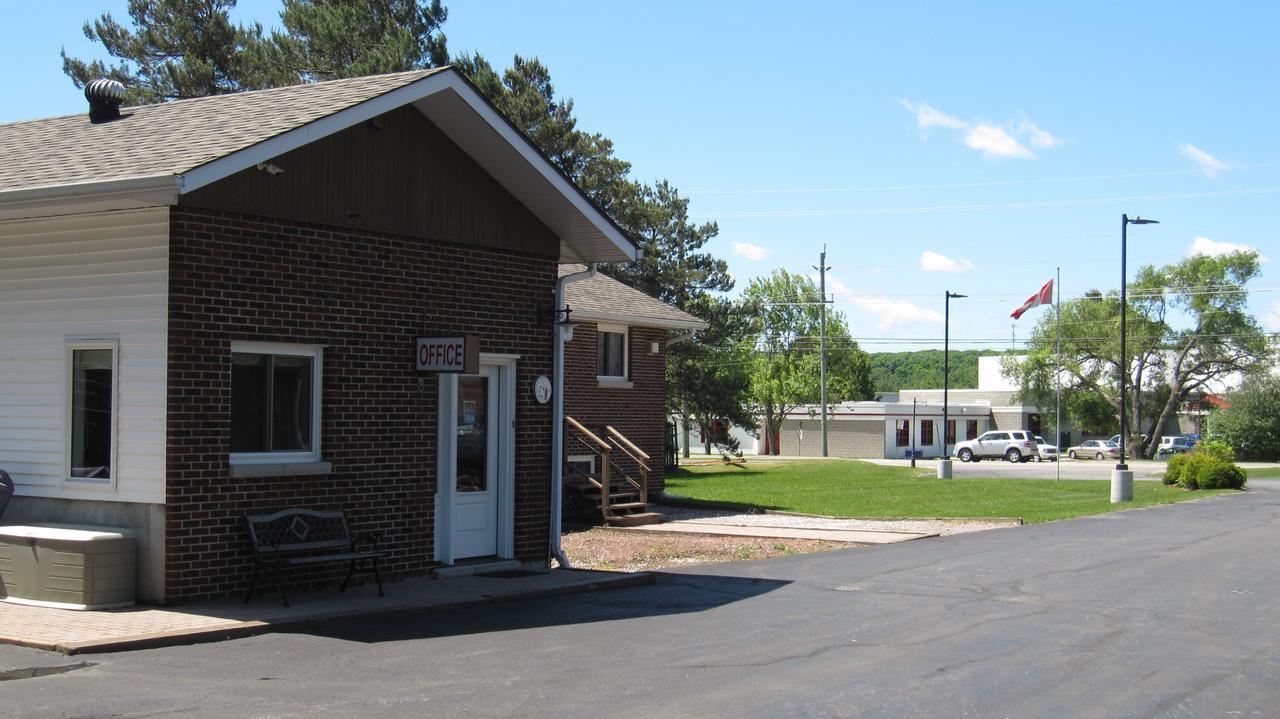 Wellington Inn Bracebridge Exterior photo