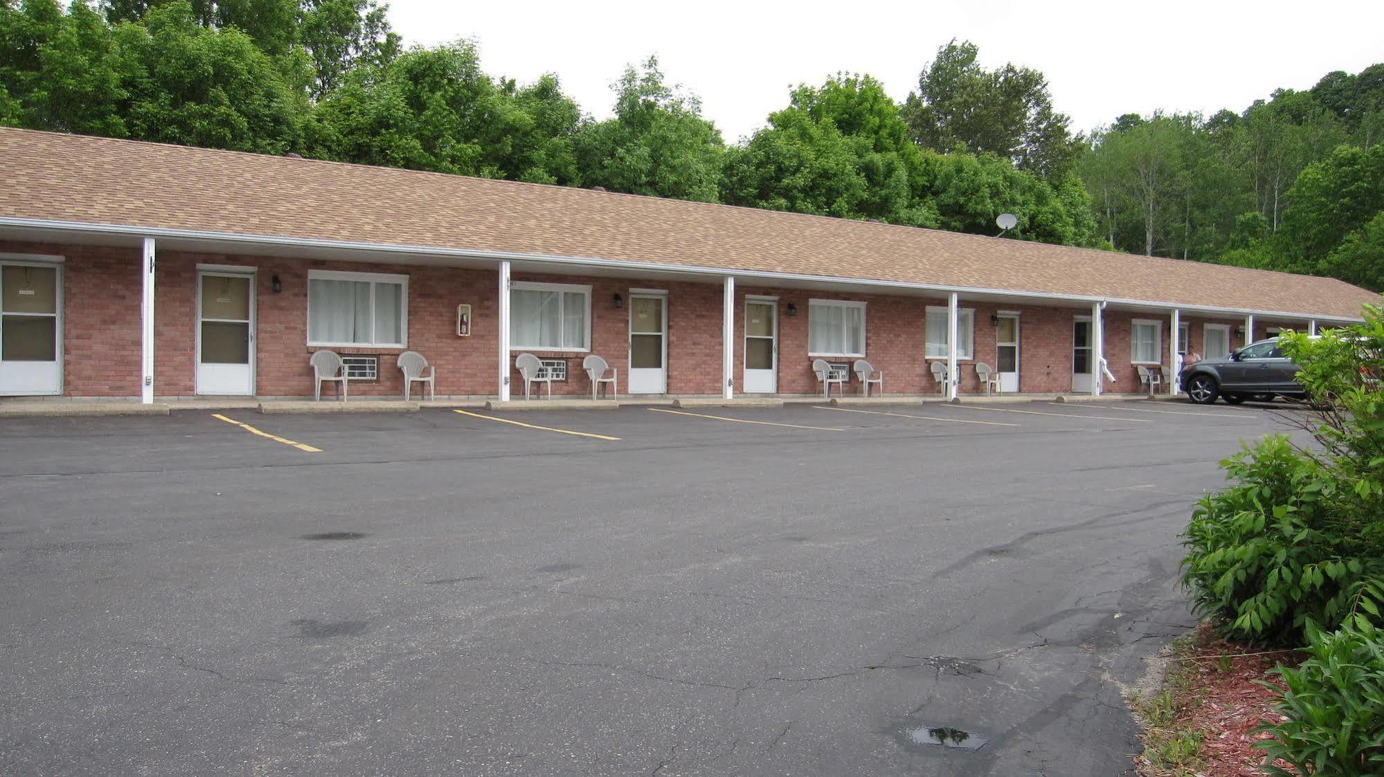 Wellington Inn Bracebridge Exterior photo